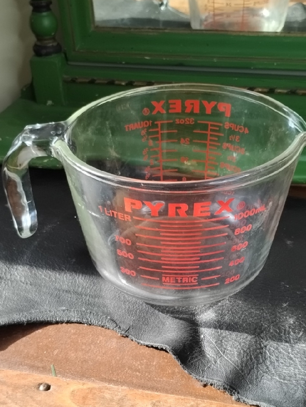 Pyrex Clear Glass Measuring Cup with Red Scale - Picture 3 of 6